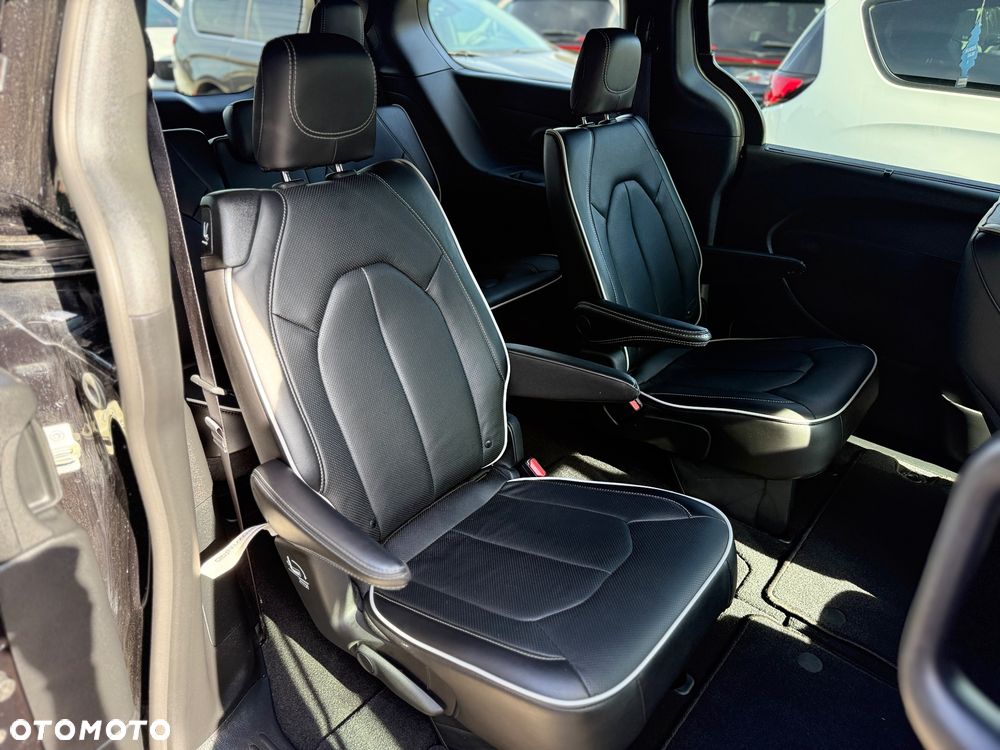 Chrysler Pacifica - 25
