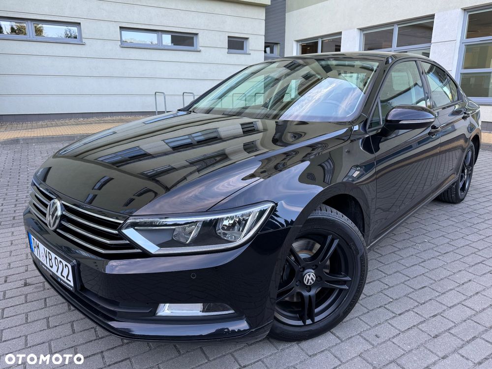 Volkswagen Passat - 1