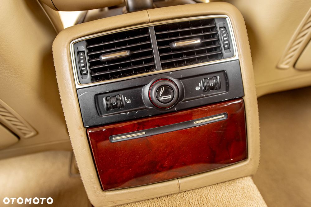 Audi A8 4.2 Quattro - 25