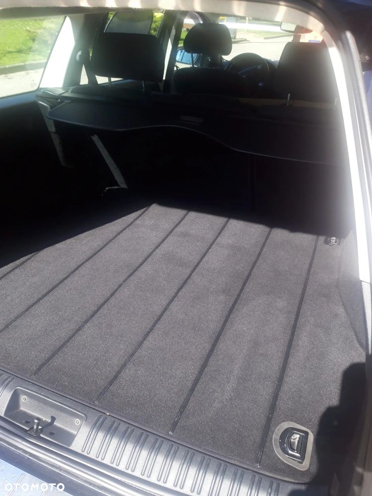 Ford Mondeo 1.8 Ghia - 29