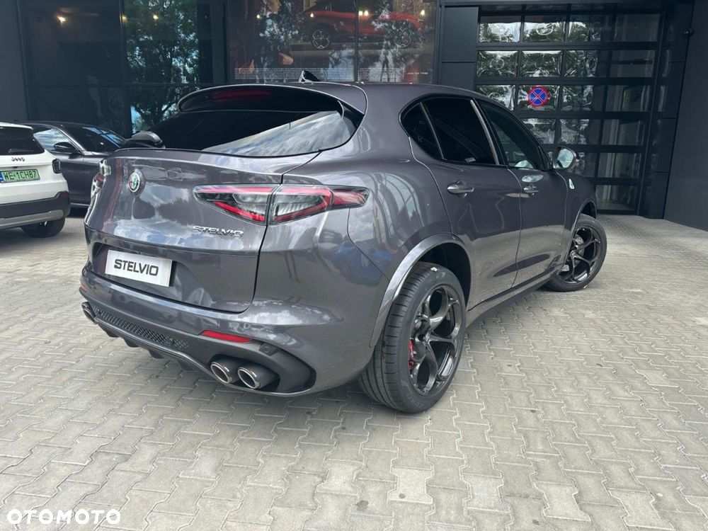 Alfa Romeo Stelvio - 7