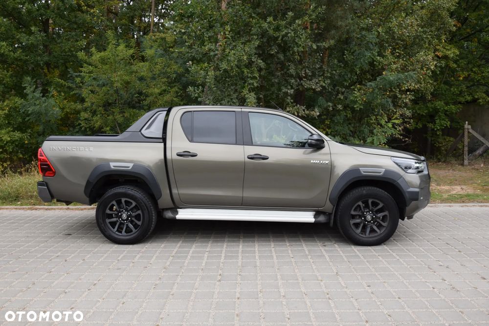 Toyota Hilux 2.8 D-4D Double Cab Invincible 4x4 - 5