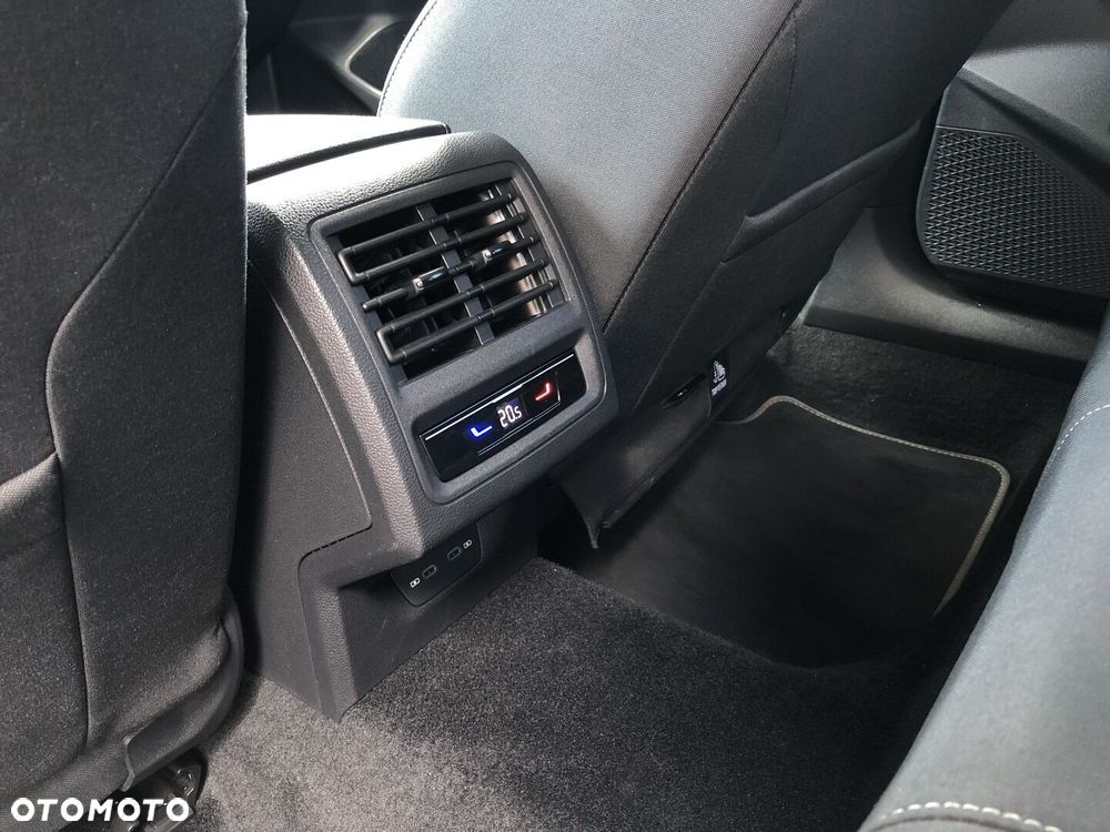 Volkswagen Golf - 20