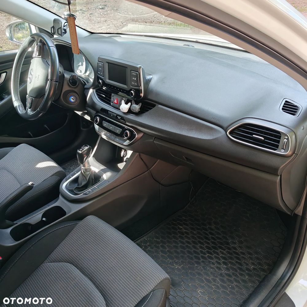 Hyundai i30 1.4 Classic + - 17