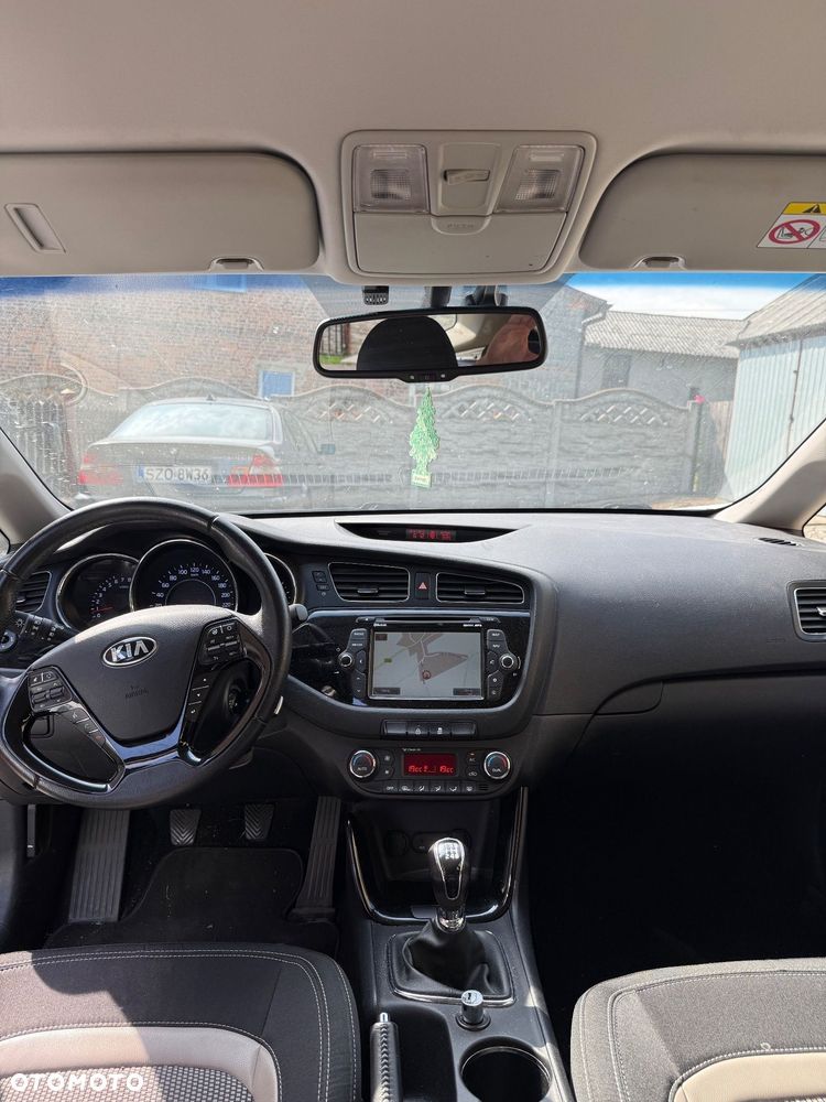 Kia Ceed - 10