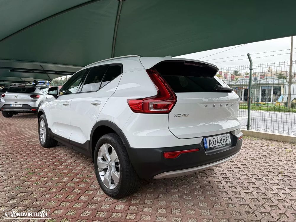 Volvo XC 40 1.5 T3 Momentum Plus Geartronic - 4