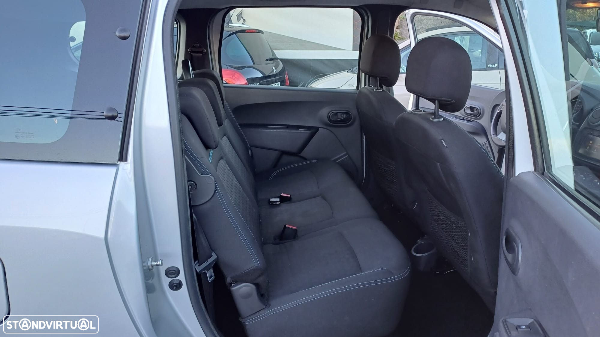Dacia Lodgy 1.5 dCi Stepway 7L - 19