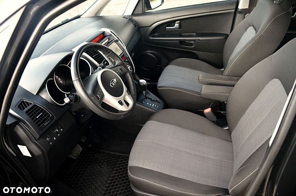 Kia Venga - 12