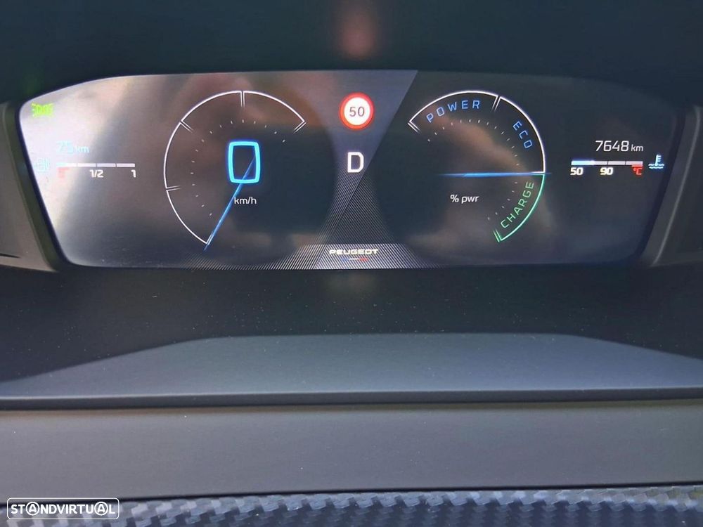 Peugeot 208 1.2 Hybrid Allure e-DCS6 — fotografia 18