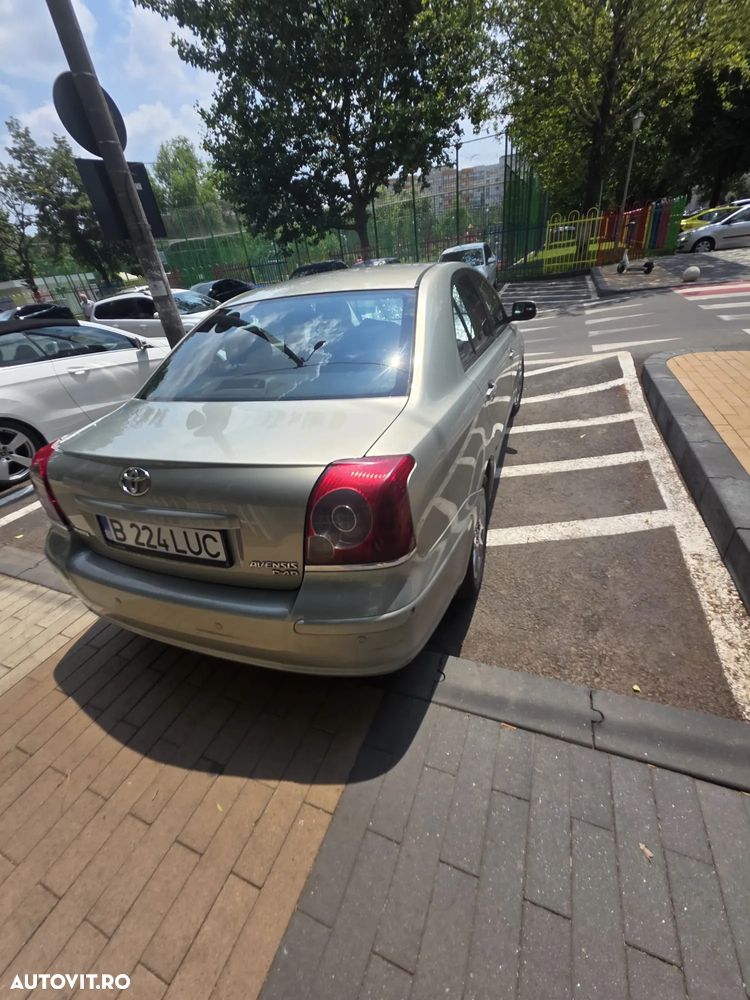 Toyota Avensis 2.0 D-4D Sedan Luna - 6