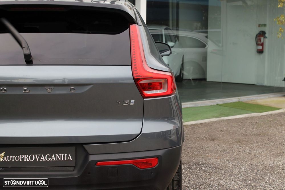 Volvo XC 40 1.5 T3 R-Design Tech Edition - 32