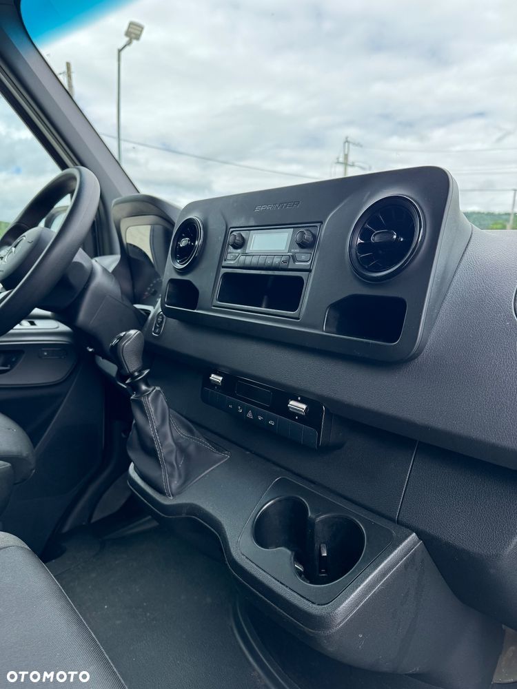 Mercedes-Benz Sprinter - 13