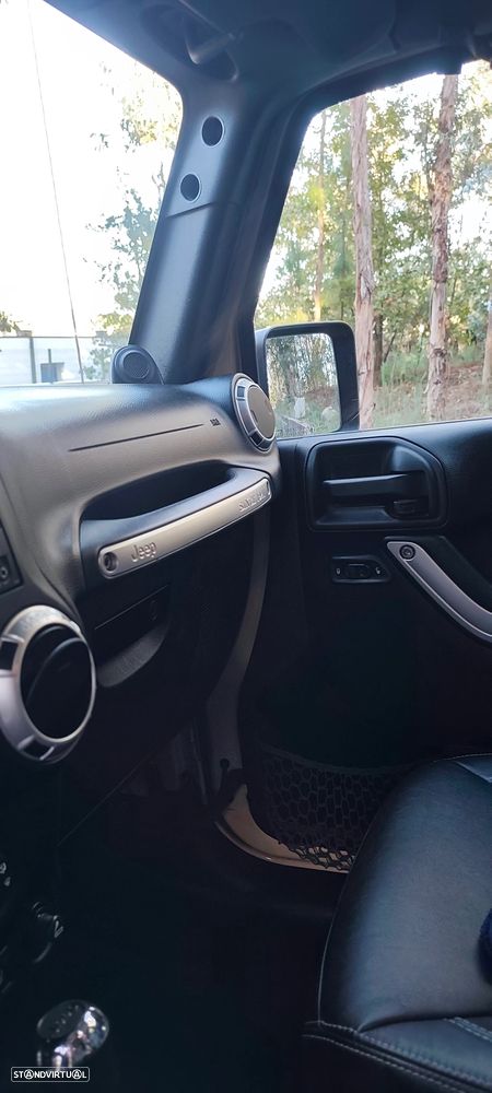 Jeep Wrangler - 13