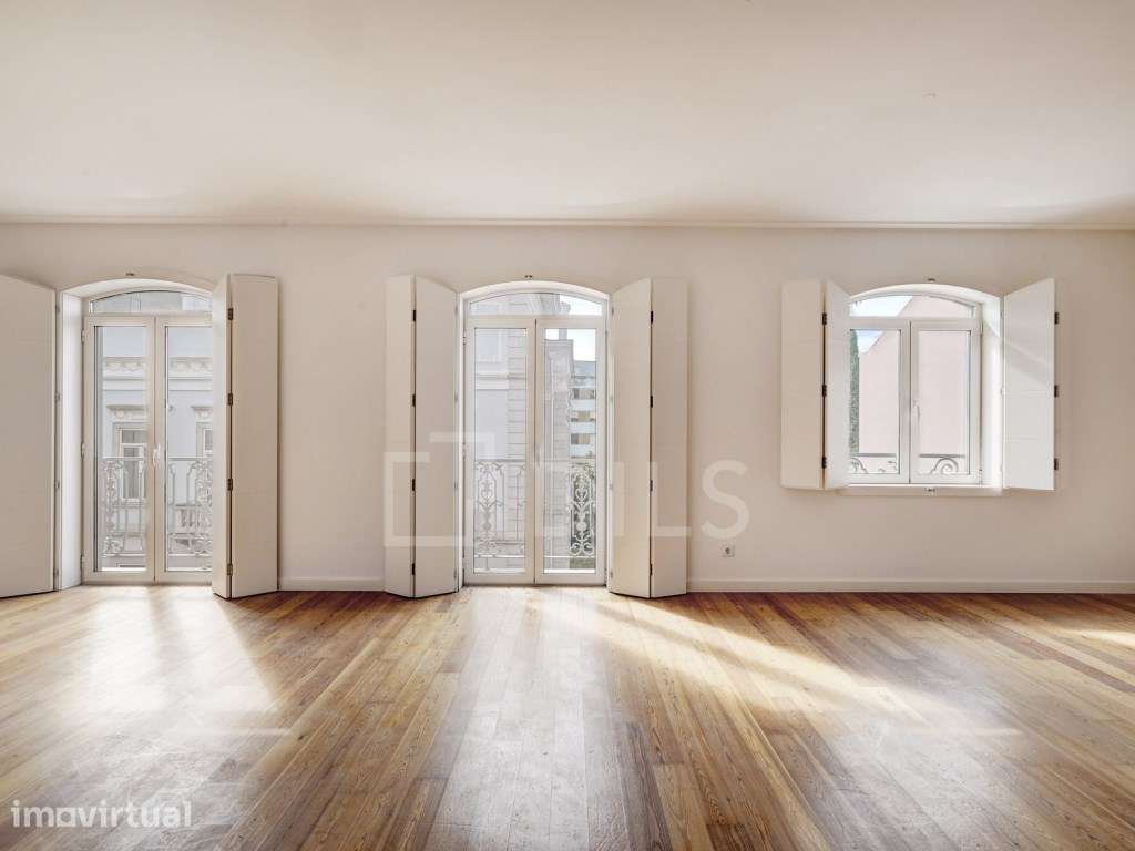 Apartamento T4 de charme com dois lugares de estacionamento na Lapa - Grande imagem: 2/38