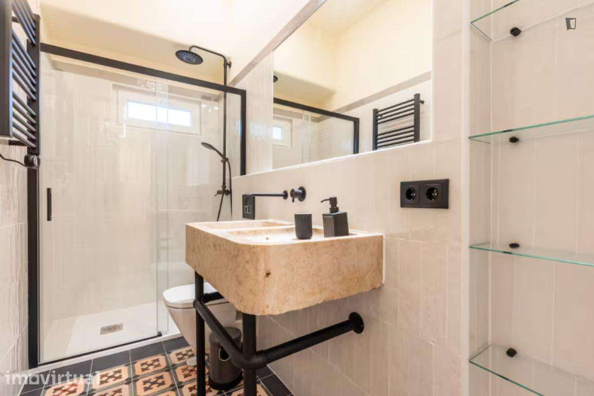 Quarto - localizado em Anjos Lisbon - Grande imagem: 2/23