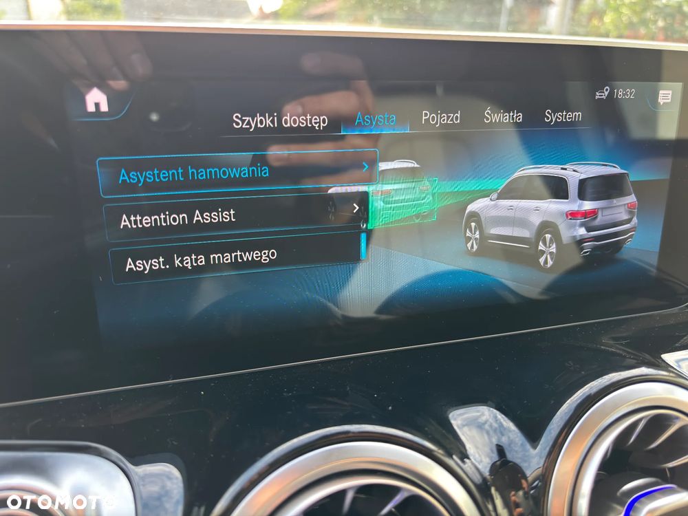 Mercedes-Benz GLB 250 4Matic 8G-DCT - 18