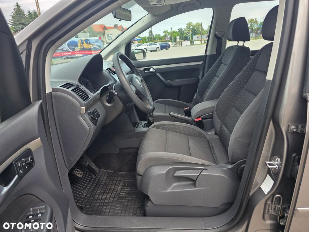 Volkswagen Touran - 15