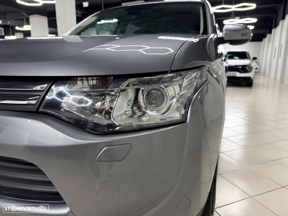Mitsubishi Outlander 2.2 DI-D Instyle Navi AT 4WD - 11