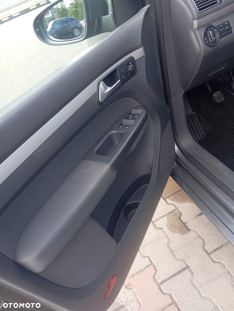 Volkswagen Touran 1.6 TDI DPF BlueMot Comfortline - 16