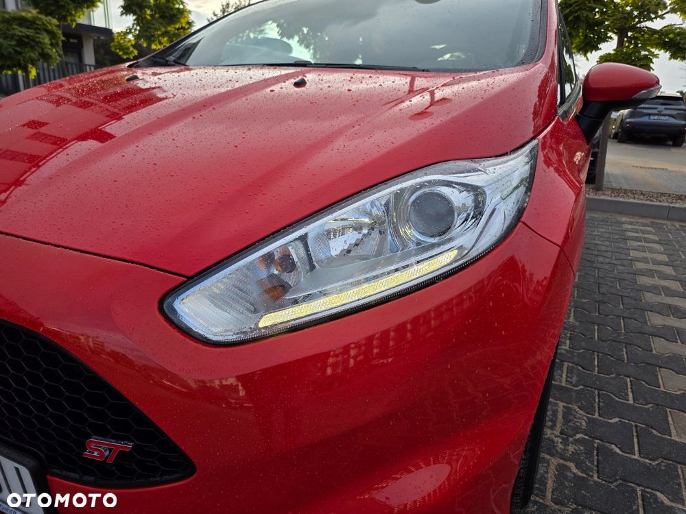 Ford Fiesta 1.6 EcoBoost ST - 13