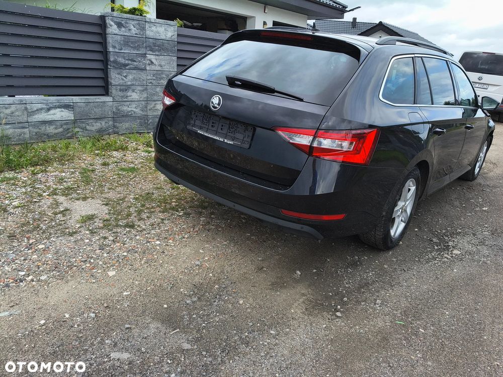 Skoda Superb 1.6 TDI Ambition - 19