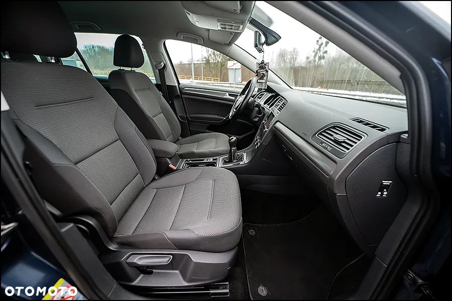 Volkswagen Golf - 33