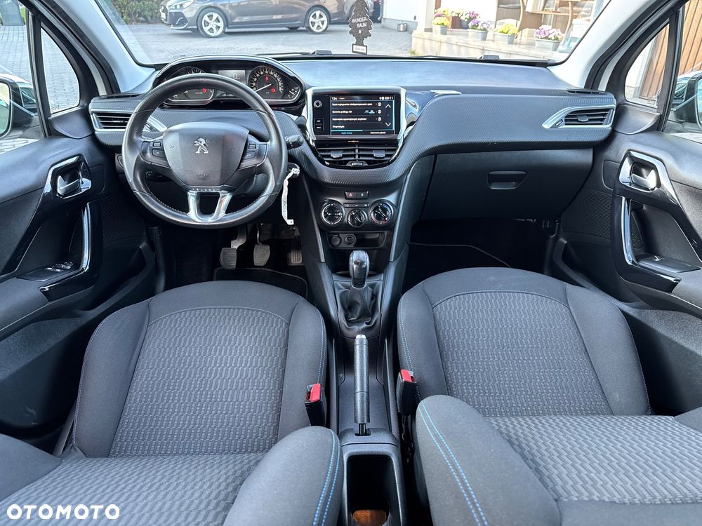 Peugeot 208 PureTech 82 Stop & Start Signature - 10
