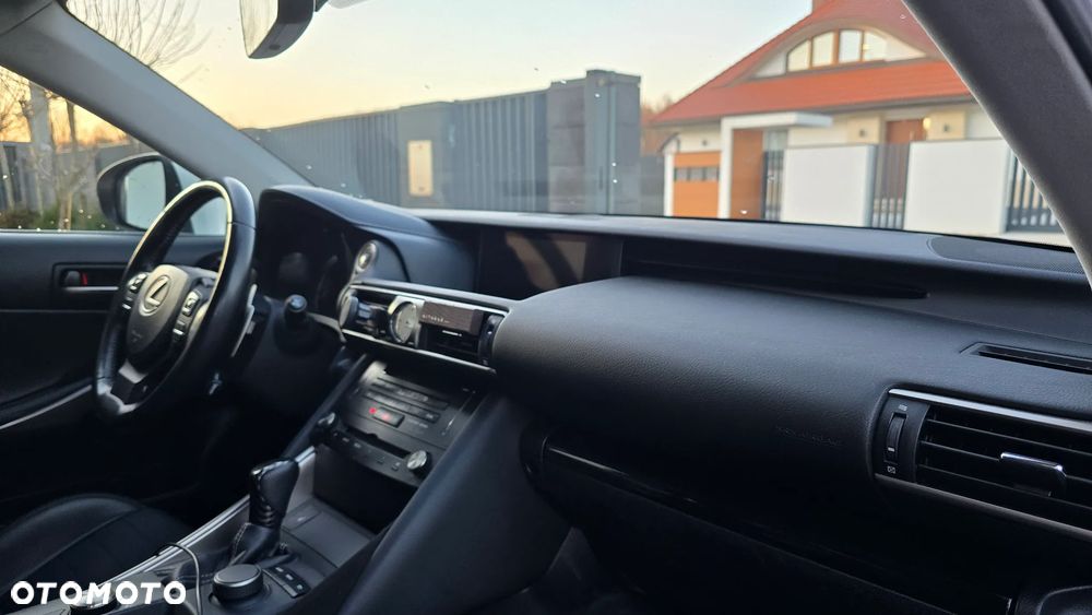 Lexus IS 200t / 300 Elegance - 13
