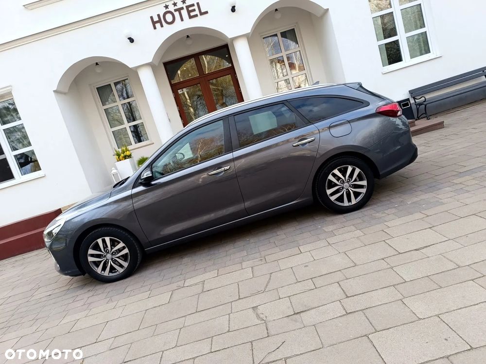 Hyundai i30 blue Kombi 1.6 CRDi Style - 20