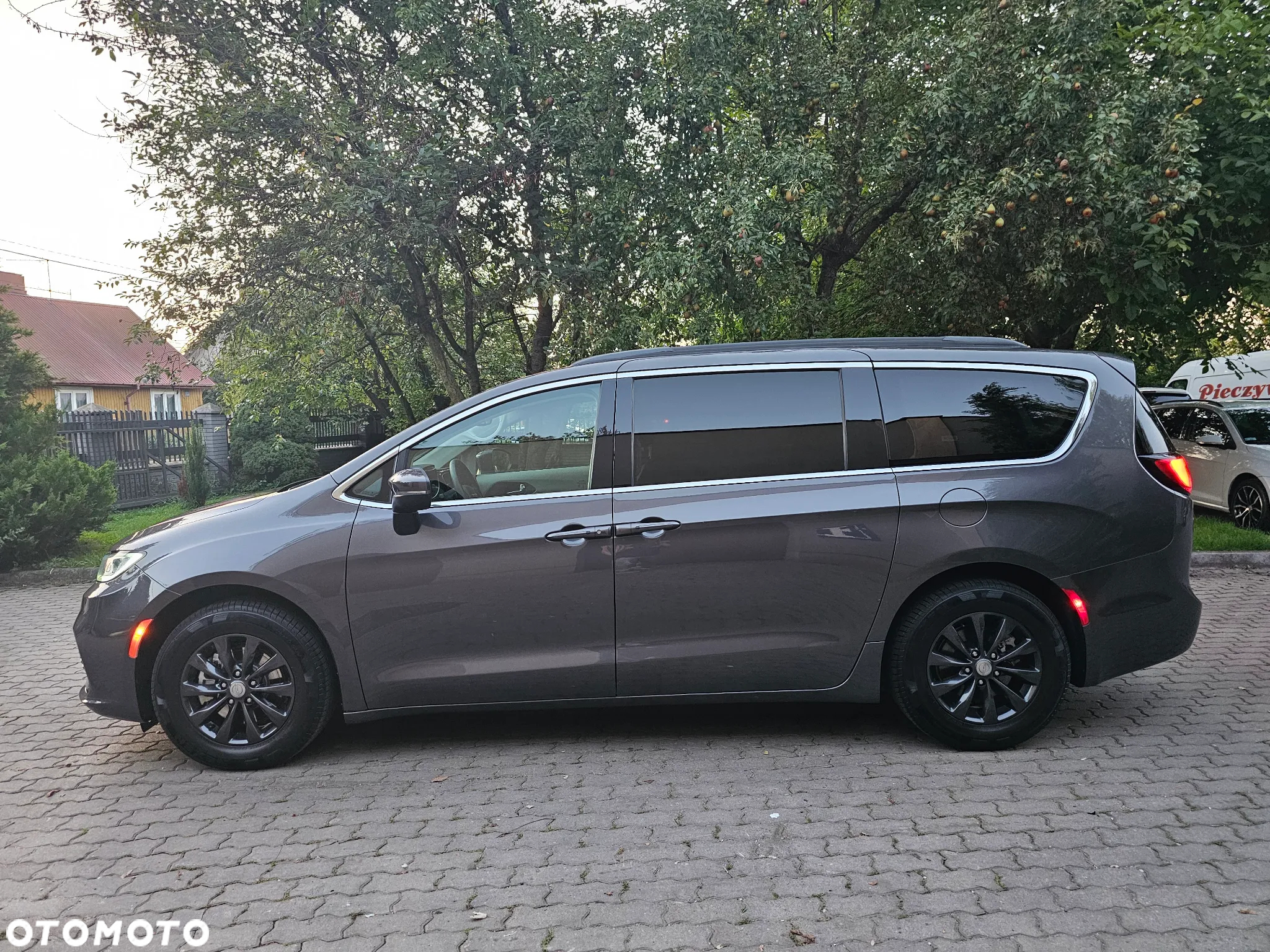Chrysler Pacifica - 33
