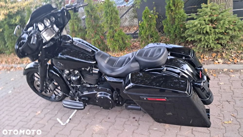 Harley-Davidson Touring Street Glide - 24