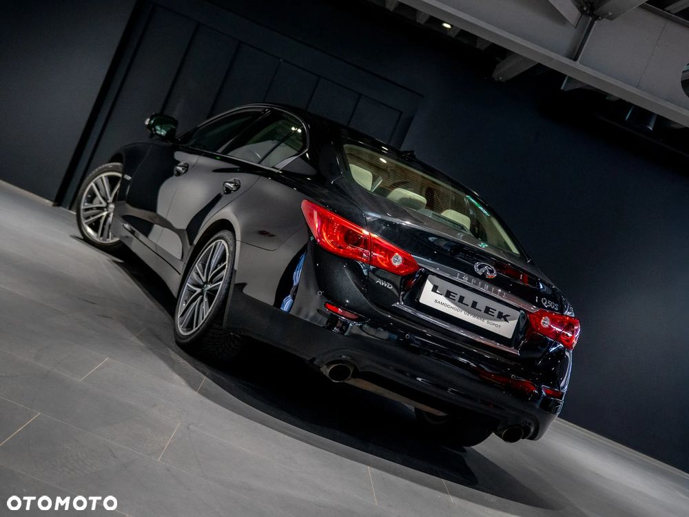 Infiniti Q50 Hybrid Sport Tech - 16