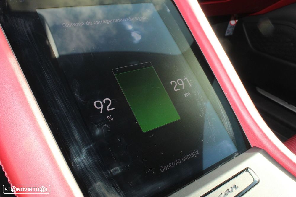 Porsche Taycan 4S - 32