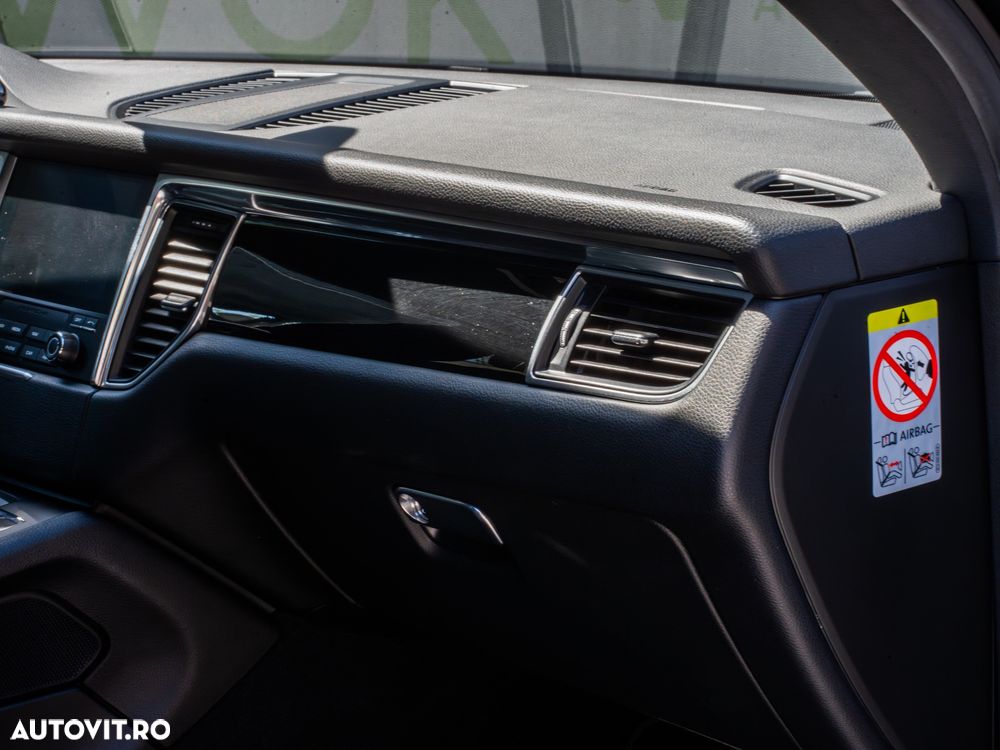 Porsche Macan - 24