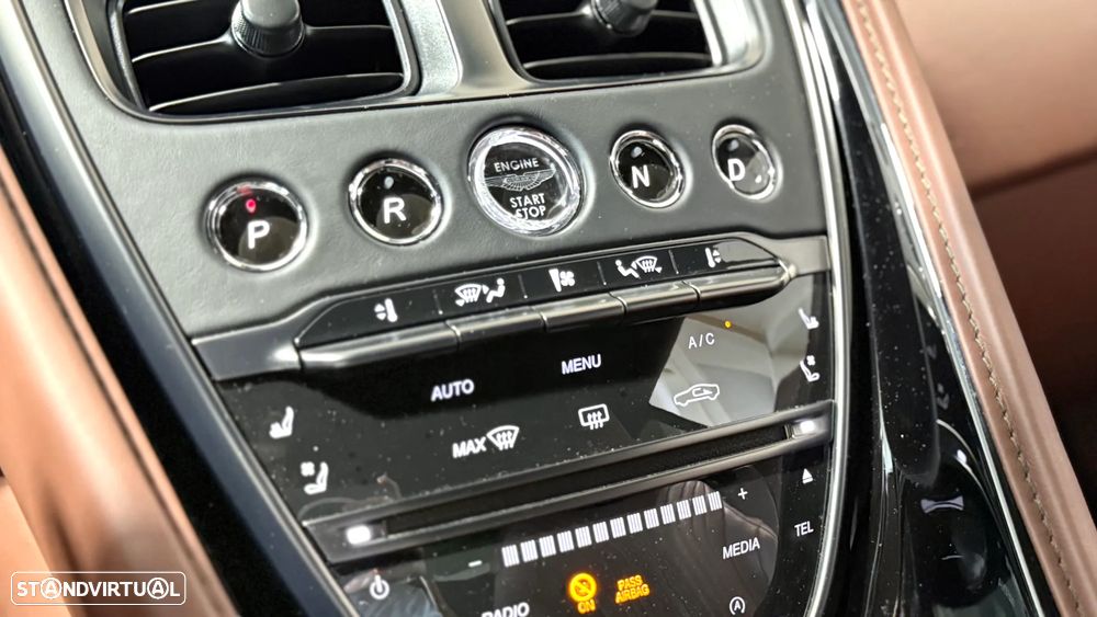 Aston Martin DB11 Coupé V8 Auto - 34