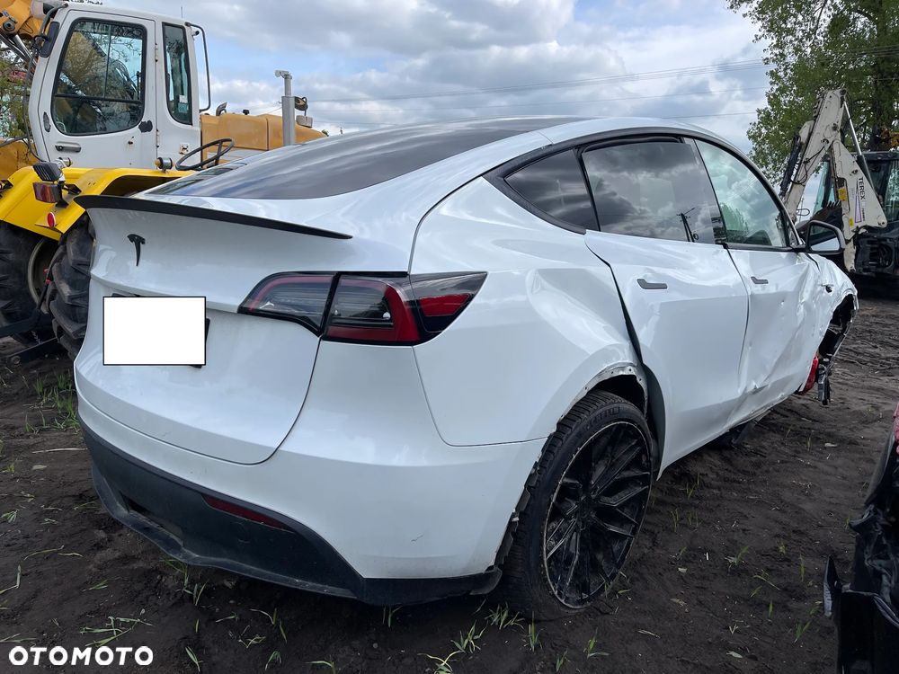 Tesla Model Y Long Range Dual Motor AWD - 7