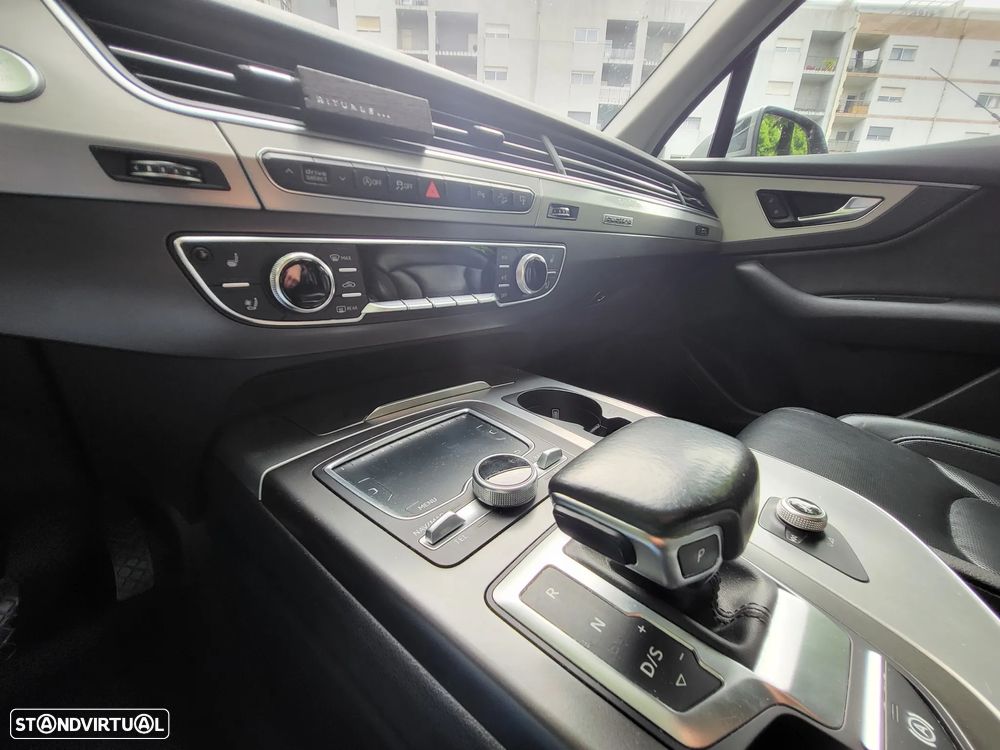 Audi Q7 3.0 TDI quattro tiptronic 7L - 13