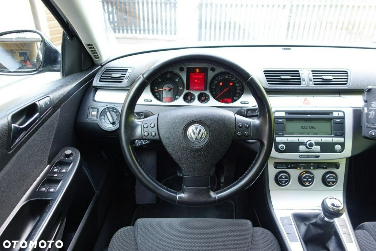 Volkswagen Passat - 16