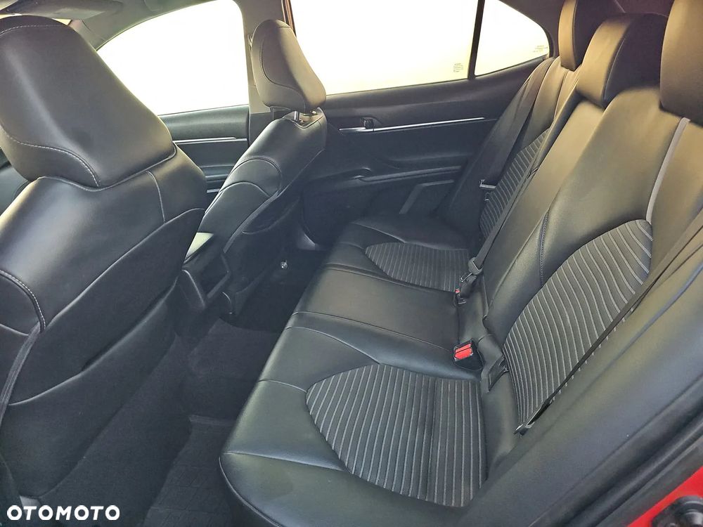 Toyota Camry Business Edition - 13