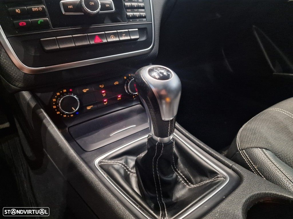 Mercedes-Benz A 200 d AMG Line - 33