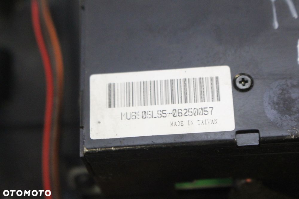 KONSOLA ŚRODKOWA Z WYŚWIETLACZEM MAZDA 3 CD - 7