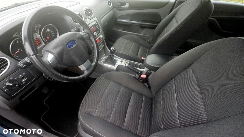 Ford Focus 2.0 16V Titanium - 24