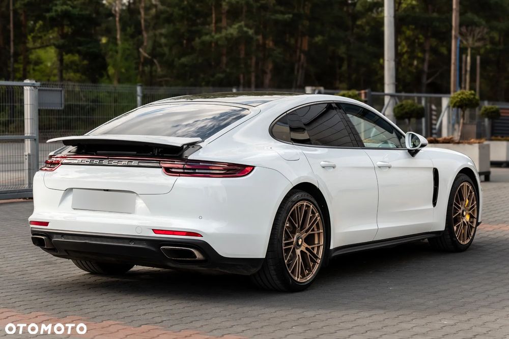 Porsche Panamera Standard - 4