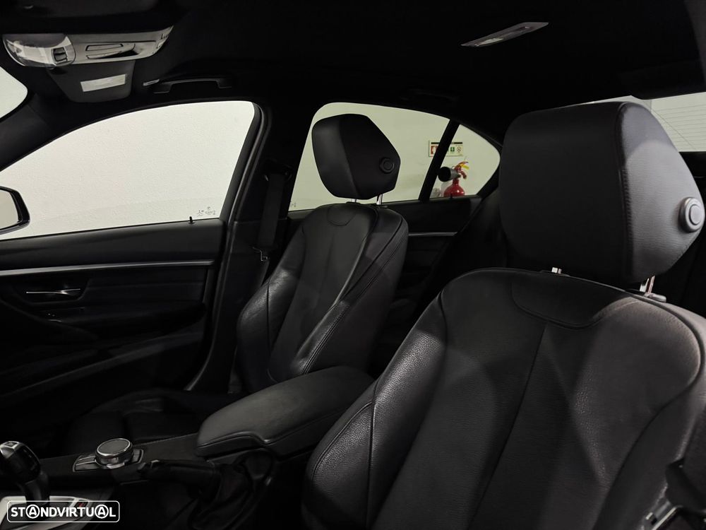 BMW 330 e iPerformance Pack M - 10