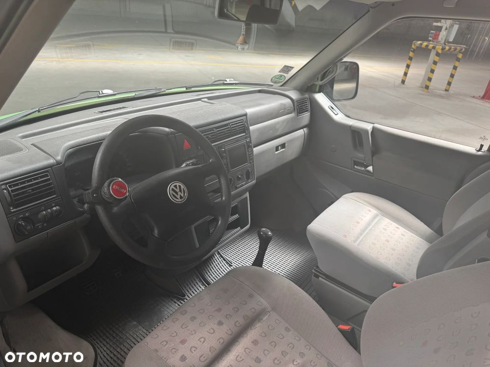 Volkswagen Caravelle - 17