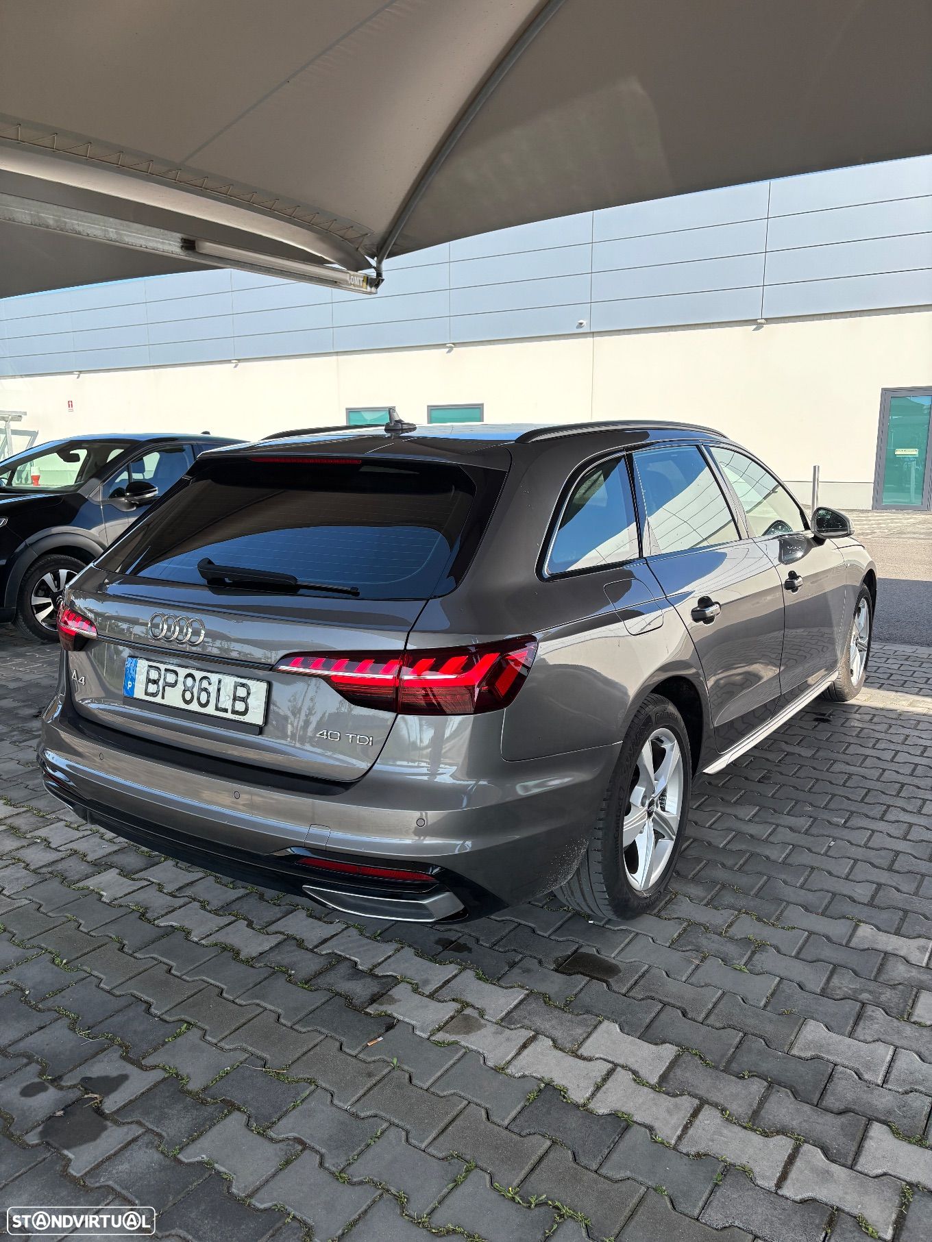 Audi A4 Avant 40 TDI S tronic S line - 1
