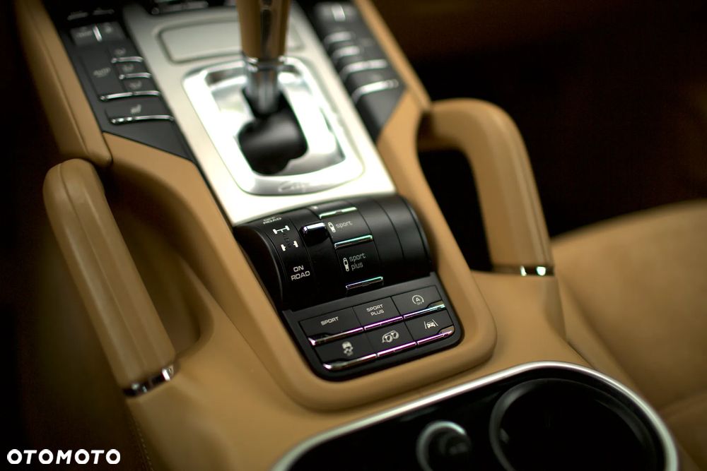 Porsche Cayenne GTS - 23