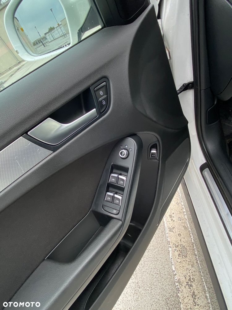 Audi A4 Avant 2.0 TDI DPF clean diesel quattro S tronic S line Sportpaket - 11