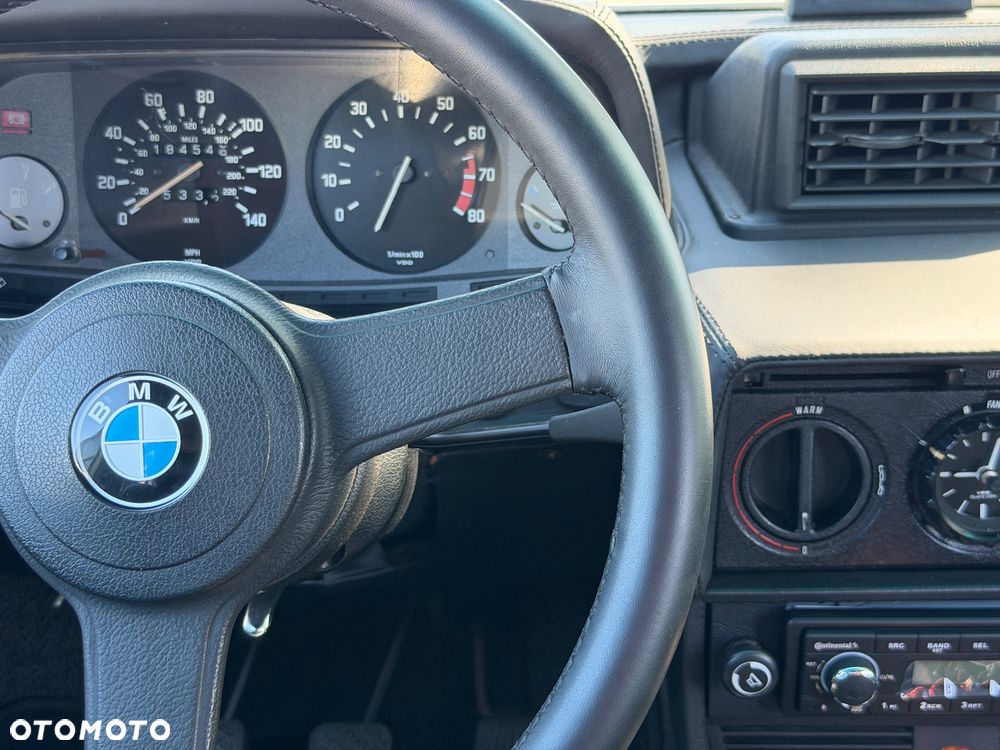 BMW Seria 5 528 i - 35