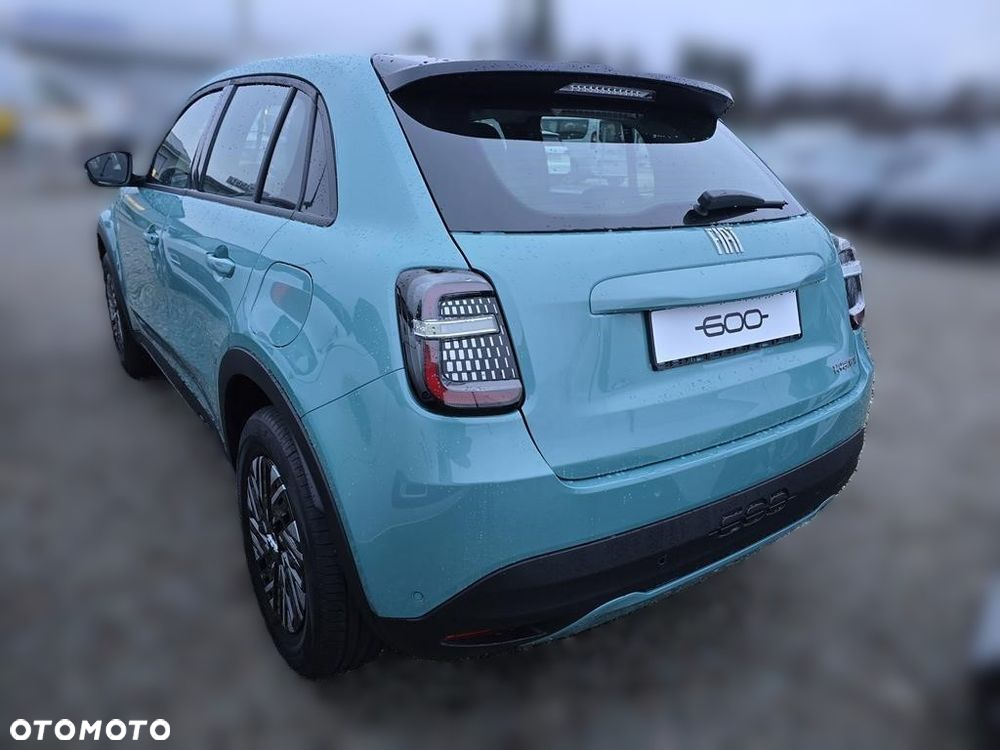 Fiat 600 1.2 Turbo Hybrid eDCT - 6